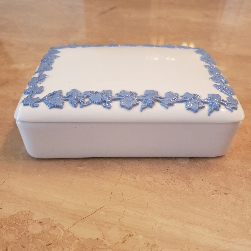 Wedgewood Queensware trinket box